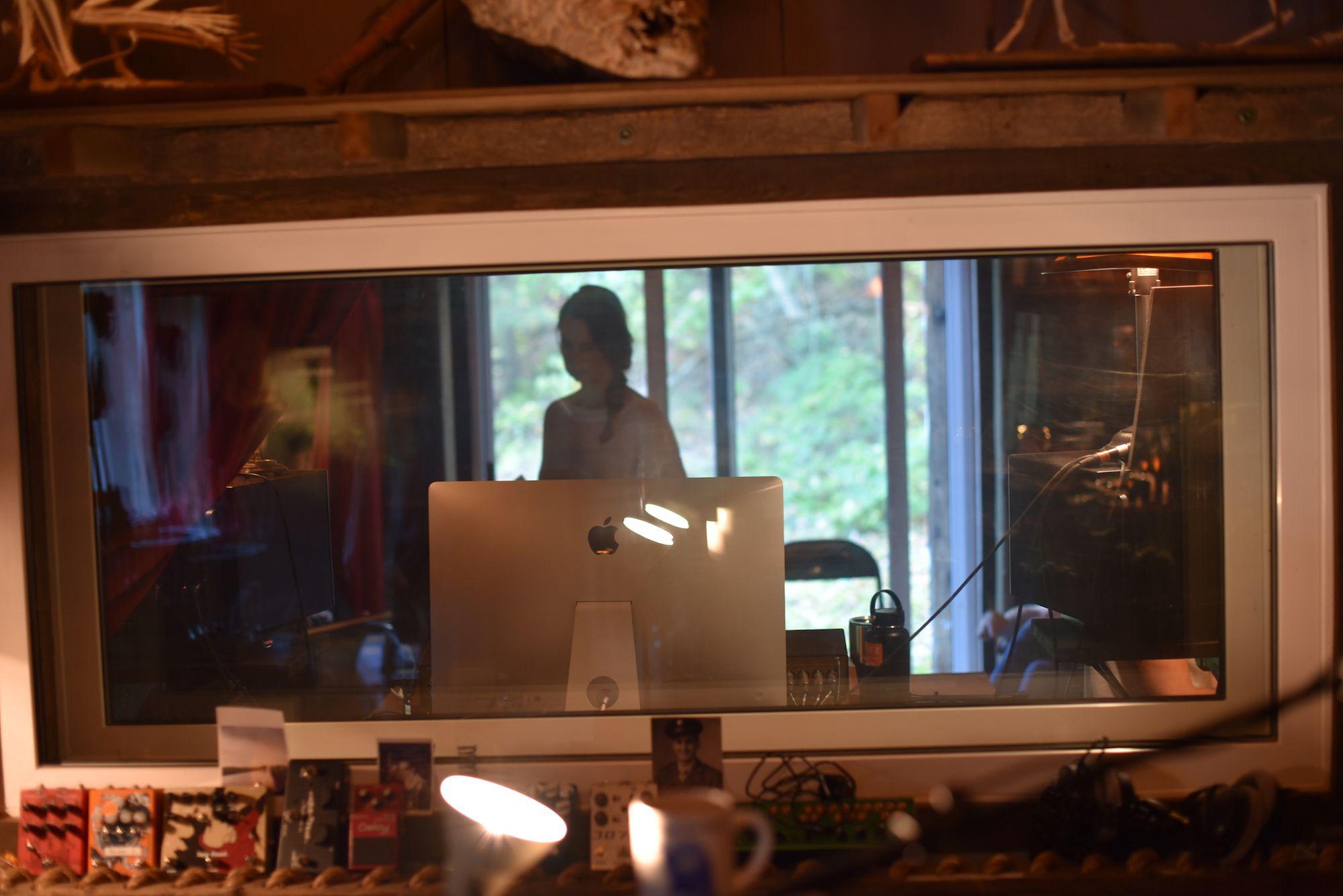image for This Indie Folk Song Has Roots in Ashland and Paris (FFO Ray LaMontagne). - Krister Axel: Weightless Heart