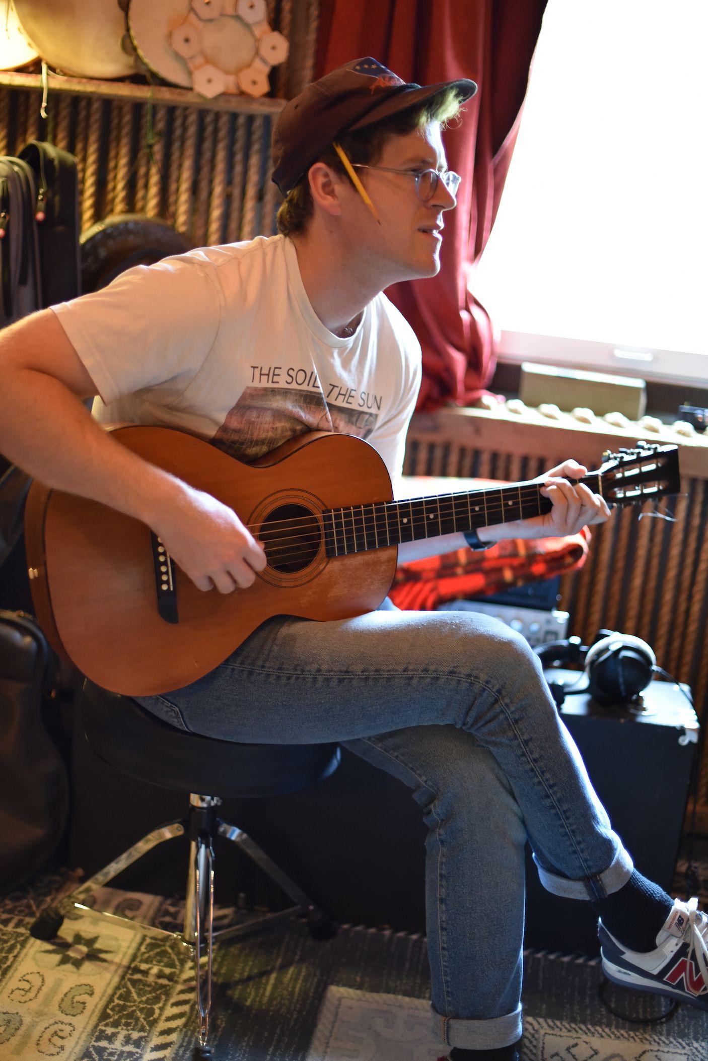 image for This Indie Folk Song Has Roots in Ashland and Paris (FFO Ray LaMontagne). - Krister Axel: Weightless Heart