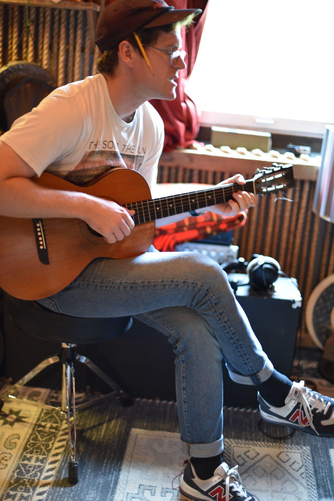 image for This Indie Folk Song Has Roots in Ashland and Paris (FFO Ray LaMontagne). - Krister Axel: Weightless Heart
