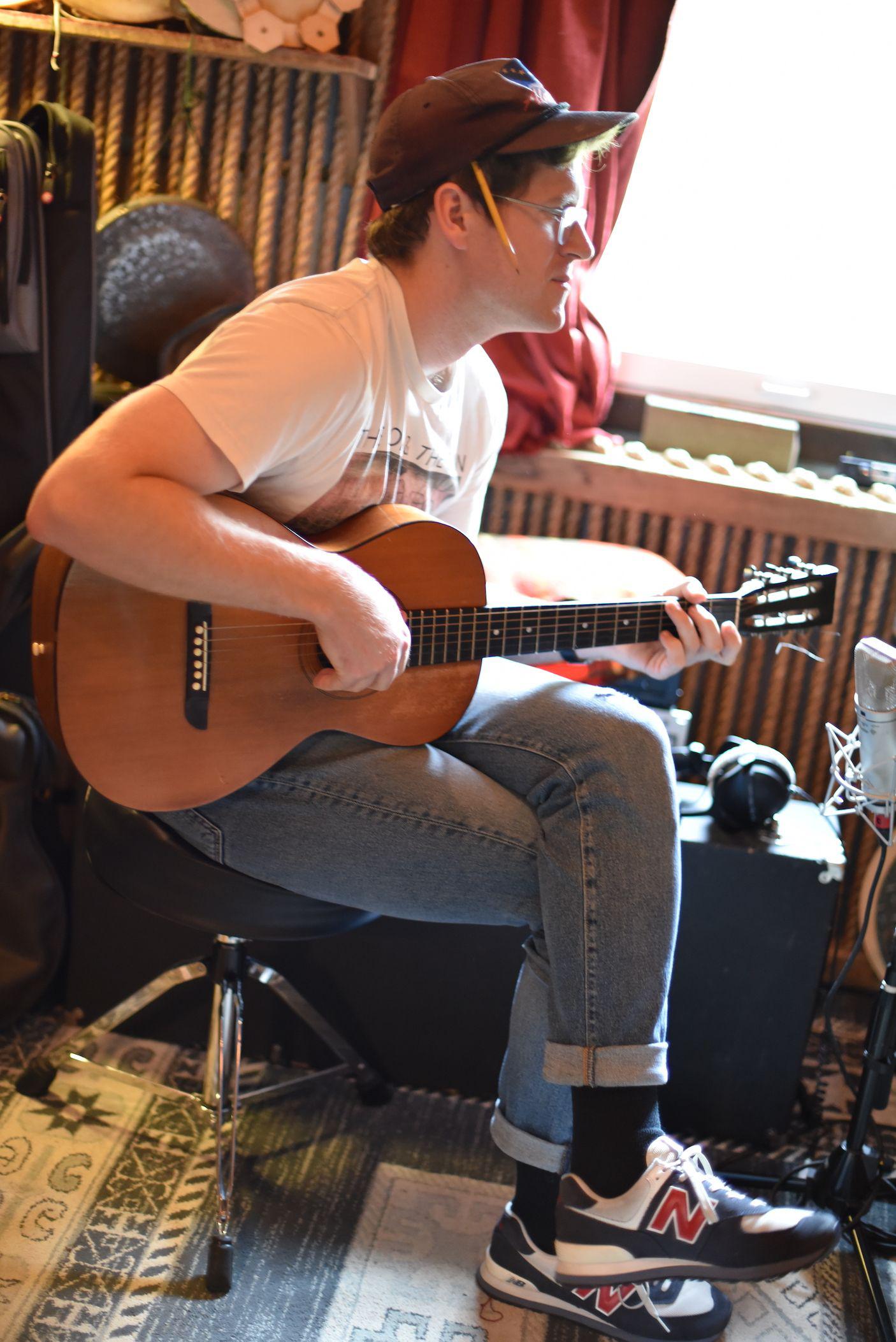 image for This Indie Folk Song Has Roots in Ashland and Paris (FFO Ray LaMontagne). - Krister Axel: Weightless Heart
