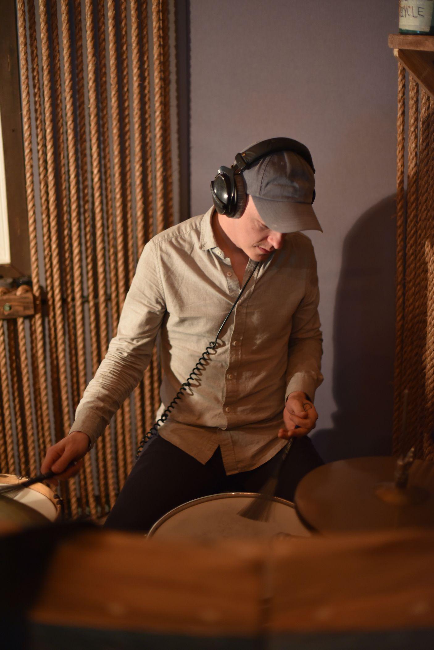 image for This Indie Folk Song Has Roots in Ashland and Paris (FFO Ray LaMontagne). - Krister Axel: Weightless Heart