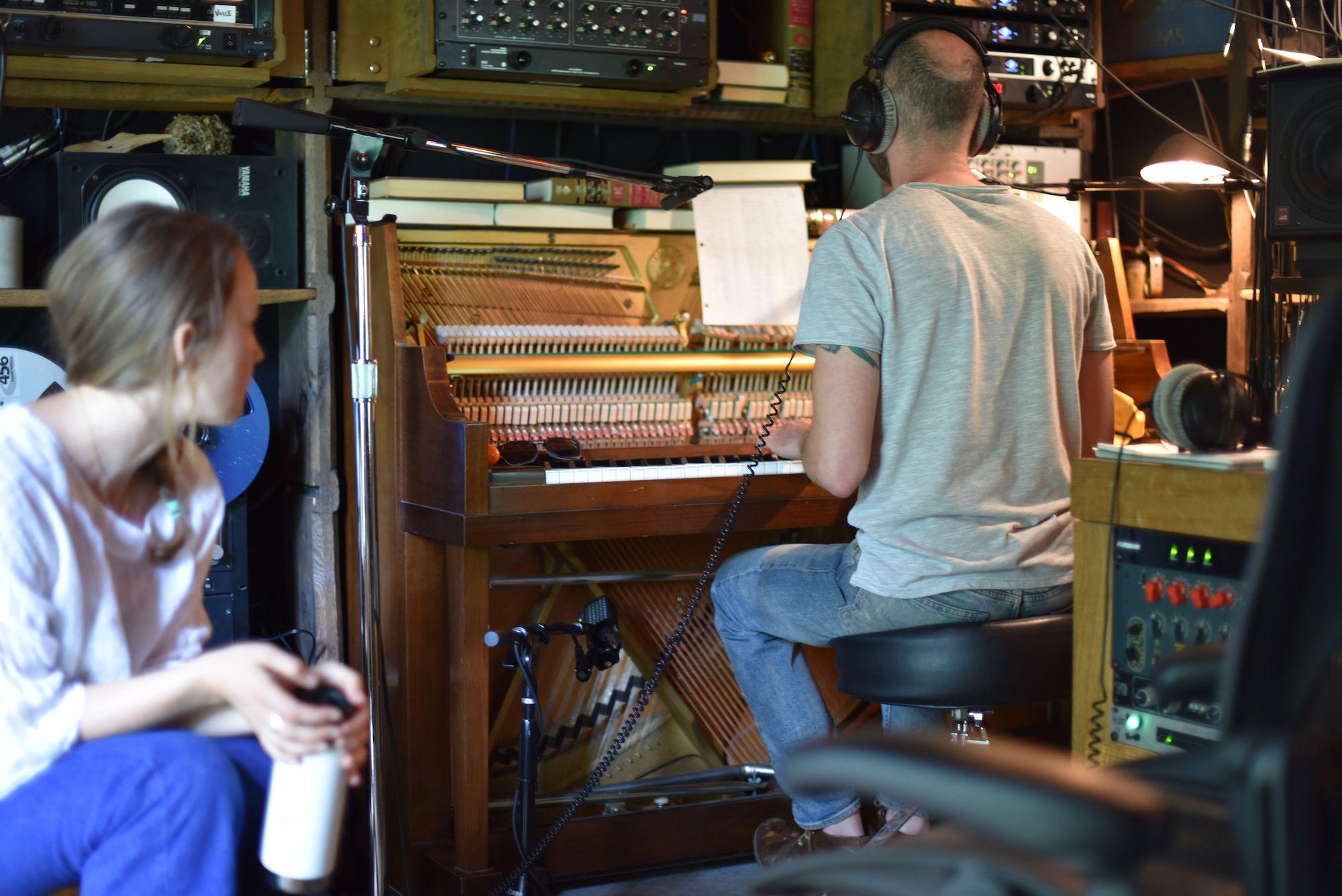 image for This Indie Folk Song Has Roots in Ashland and Paris (FFO Ray LaMontagne). - Krister Axel: Weightless Heart