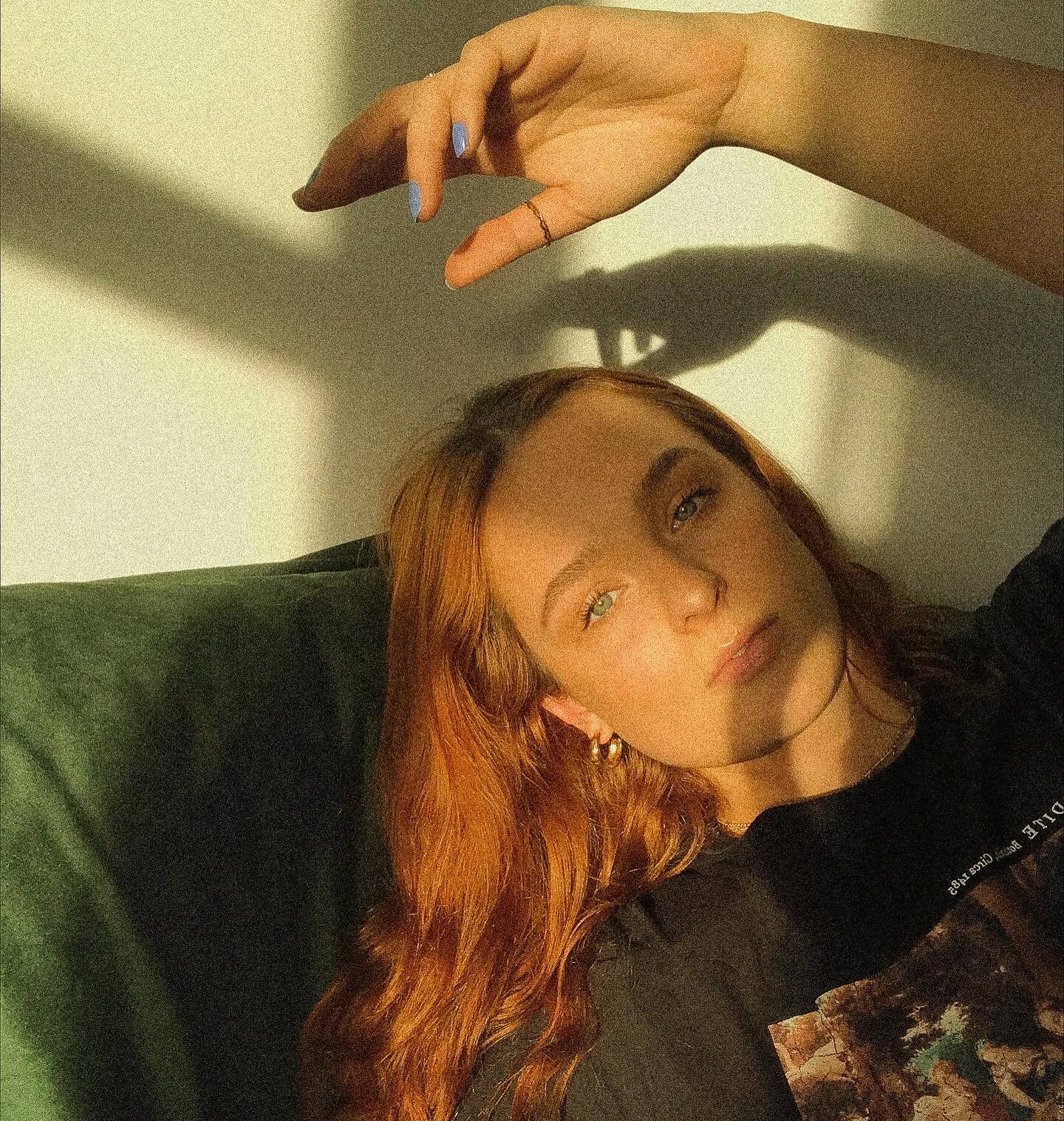 Leeds Own Singer-Songwriter Drops New Single. - Agi: green velvet (demo)
