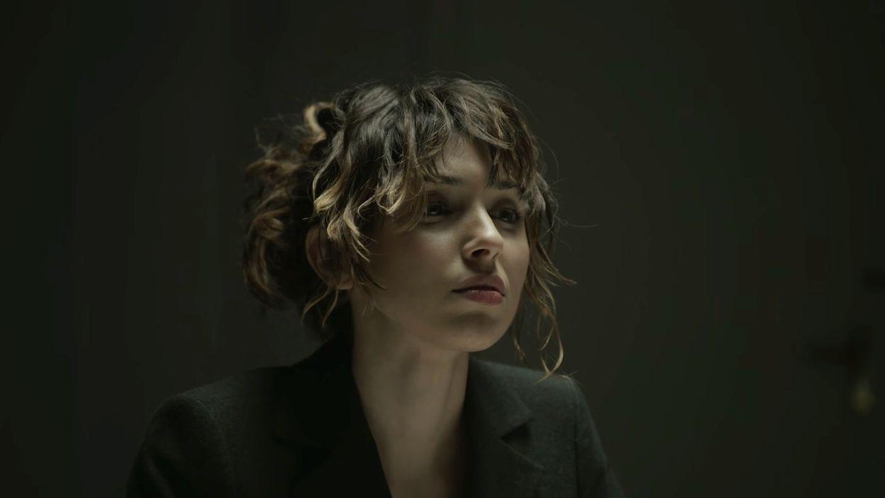 UK Indie Pop Explores Complex Inner World & Yearning for the Unachievable. - Brooke Law: Hunger (Music Video)