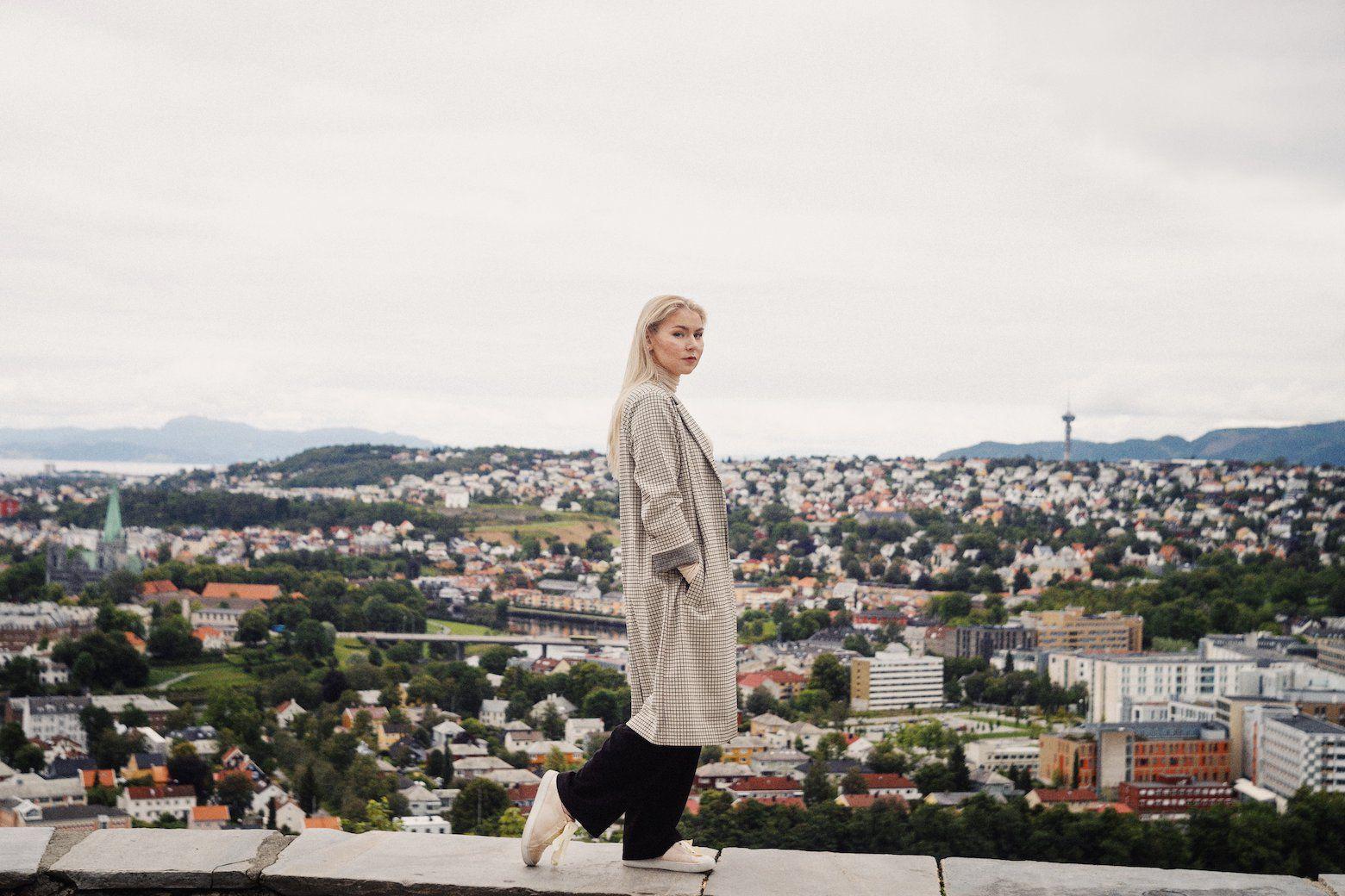 Passionate Electro Pop from Norway. - CELIIN: Nasty Human (Music Video Premiere)