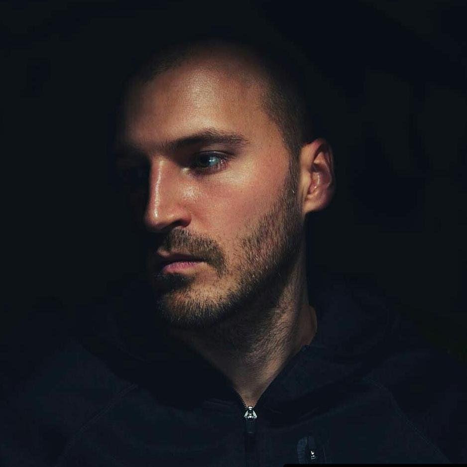 Indie Folk Pop Celebrates Life and Romantic Connection. - Cyrus Reynolds feat S. Carey: Foraker (Live Session)
