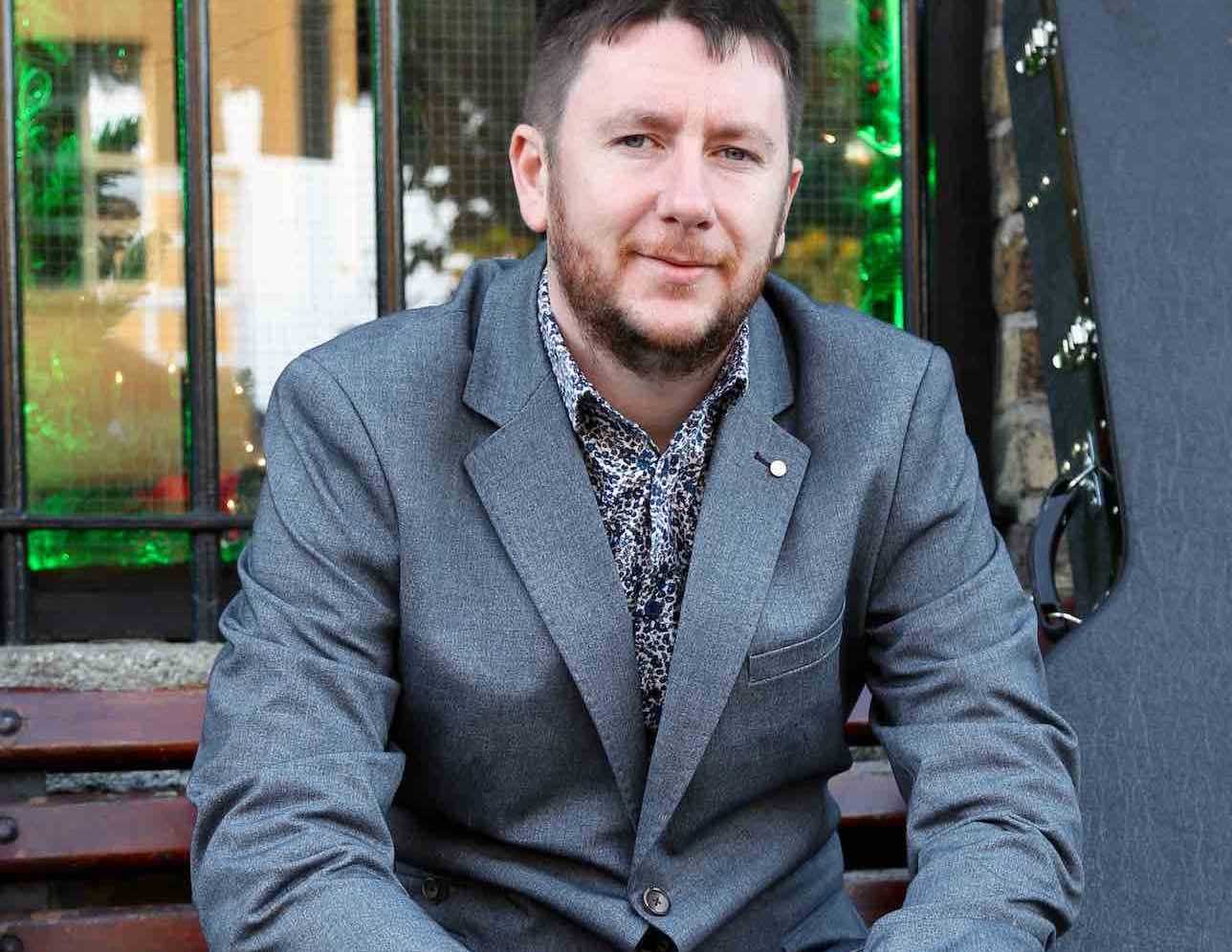 Traditional Irish Folk Song in Honor of Those We Have Lost to Coronavirus. - Daoirí Farrell: The Parting Glass