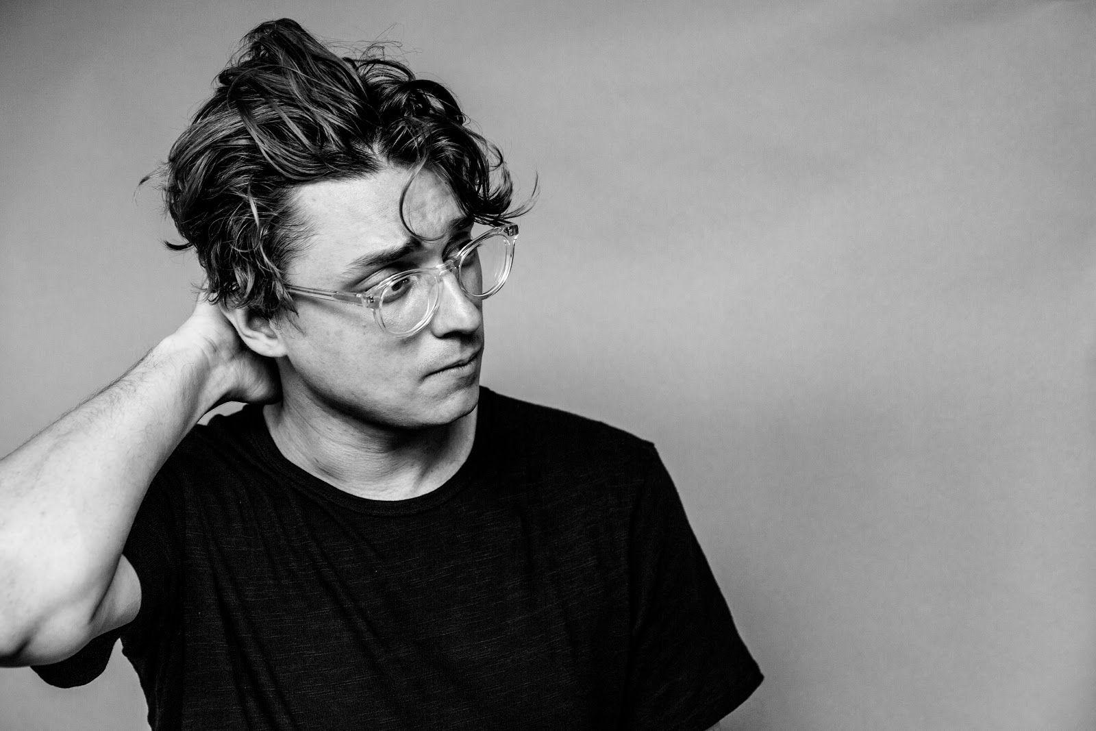 Smooth Electro Pop from New York. - Elliot Moss: Barricade (Music Video)