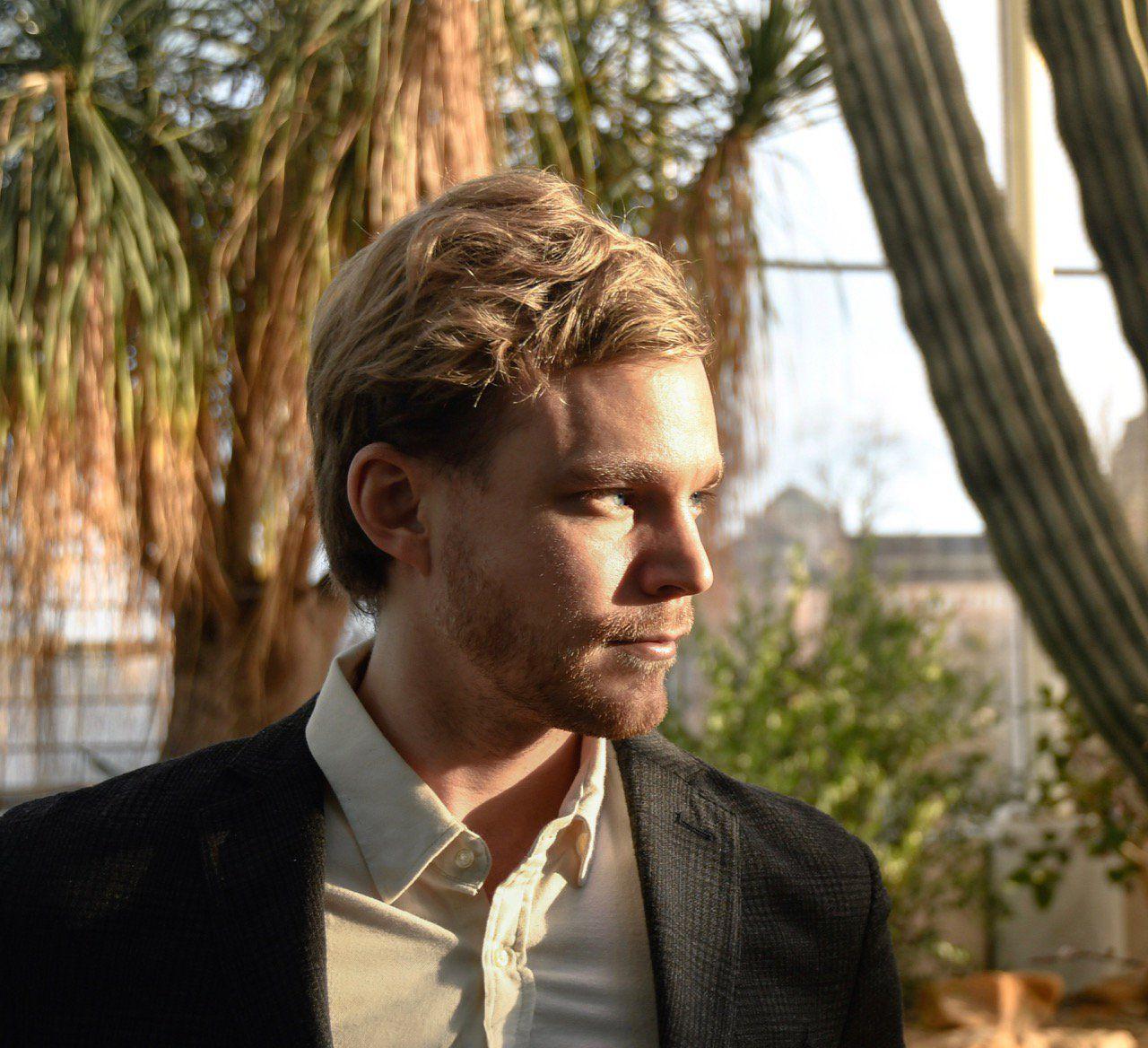 Minimalist Acoustic Folk from Sweden for Fans of Nick Drake. - Freyr: Neighbour Boy