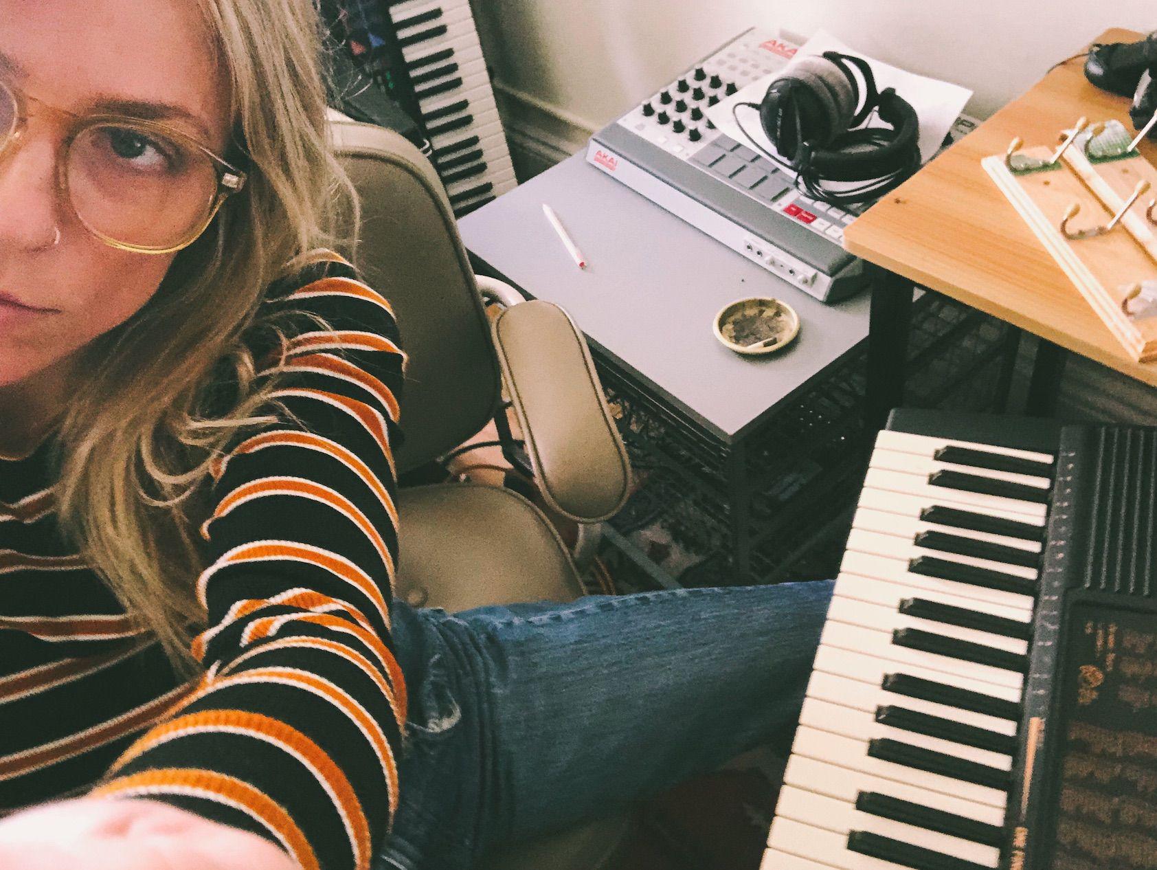 Melancholic Indie Pop Catharsis from a Bedroom in Brooklyn. - GOLDEN: Sunburn