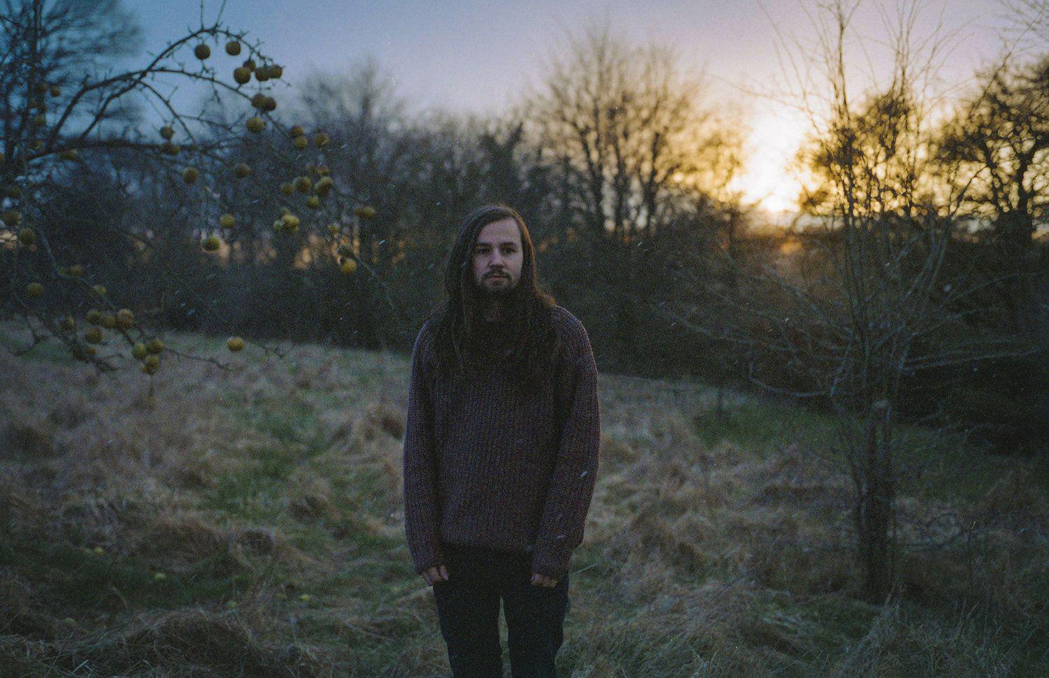 London Folk Roots. - Listen to Gus White: Kitchen Window