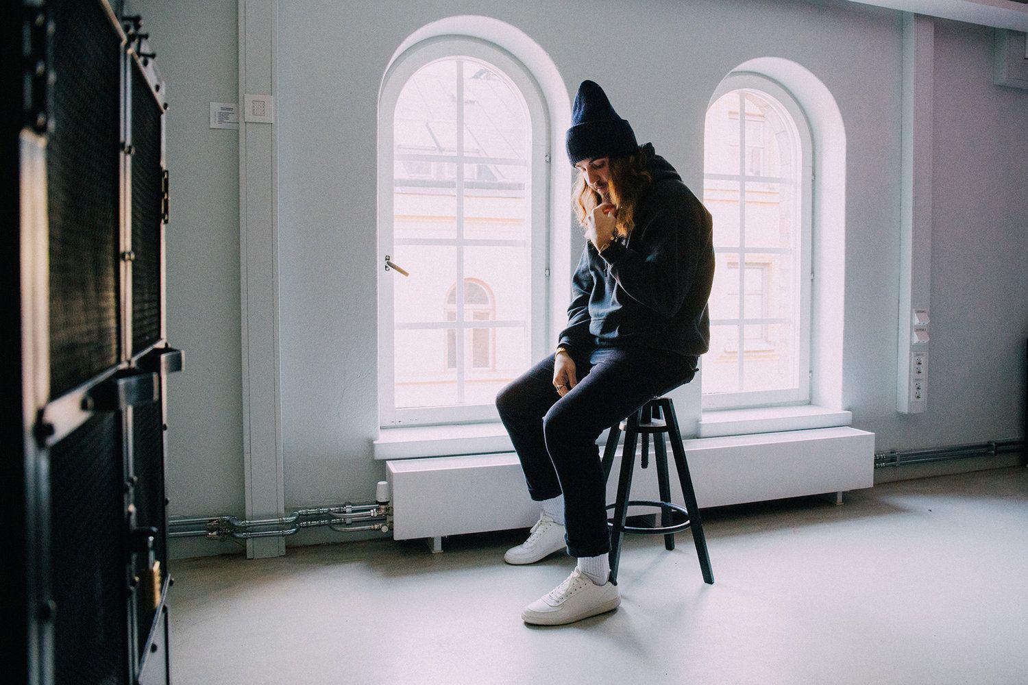 Brisbane Singer-Songwriter. - Hazlett: Fireworks