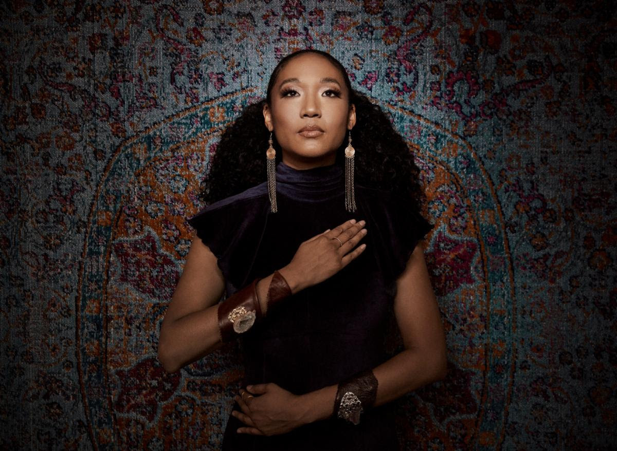 Prince Protégée Returns with Upbeat Soul Jam.-  Judith Hill: Baby, I’m Hollywood!