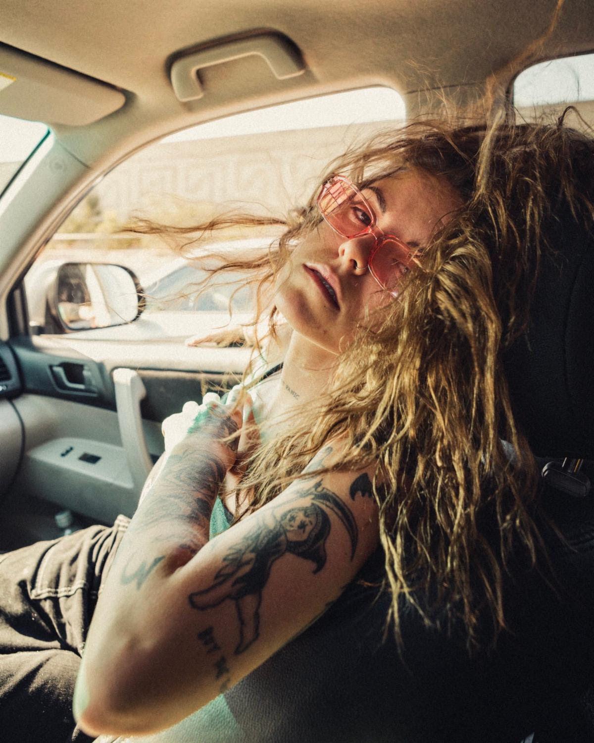 Poignant Electro Pop from Indiana. - Lauren Sanderson: To the People I Hurt (Music Video)