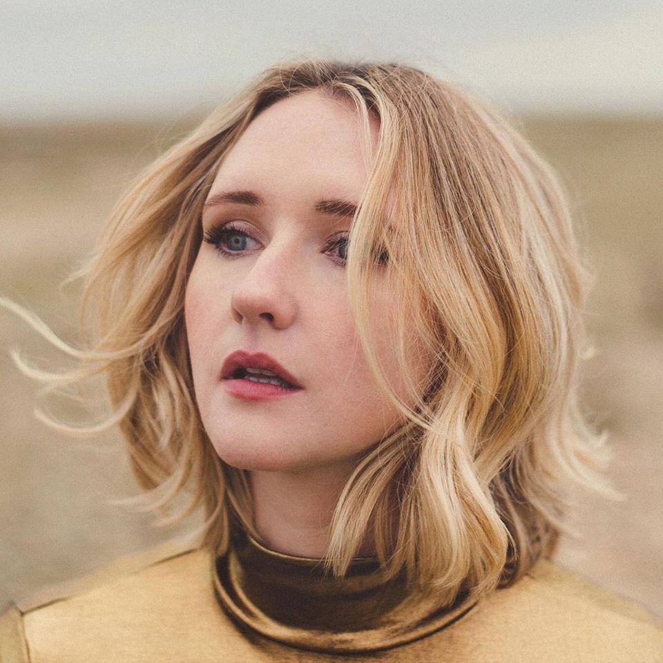 Passionate Soul Pop from Ireland. - Lilla Vargen: Cold (Music Video)