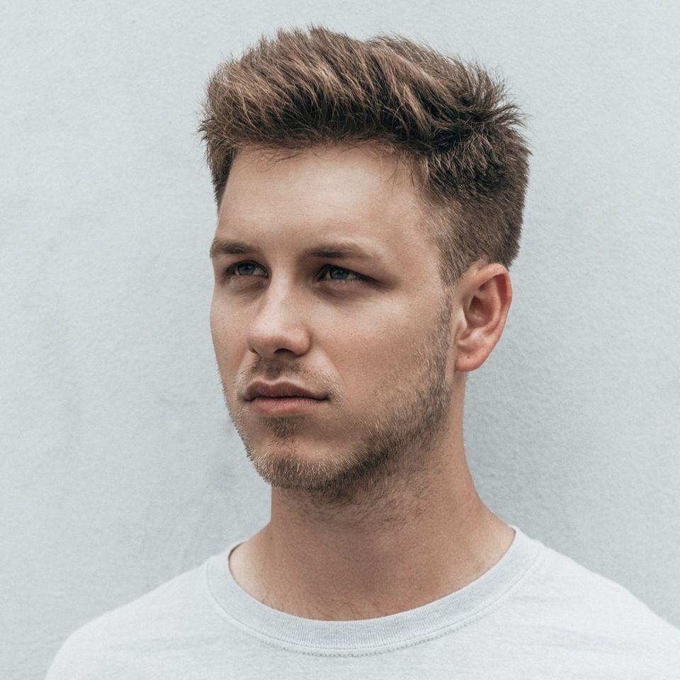 Sensual Indie Pop Grooves from Austria FFO John Mayer. - LOST: Jealous (Music Video)