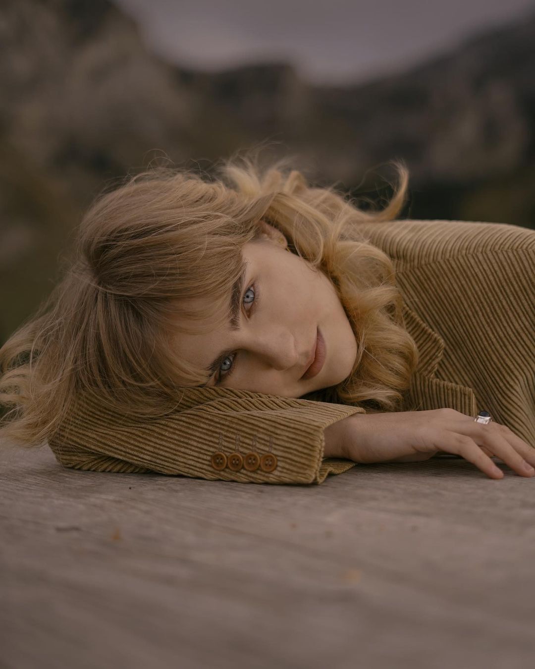 A Powerful Mix of Folk and Pop. - Mary Middlefield: Two Thousand One