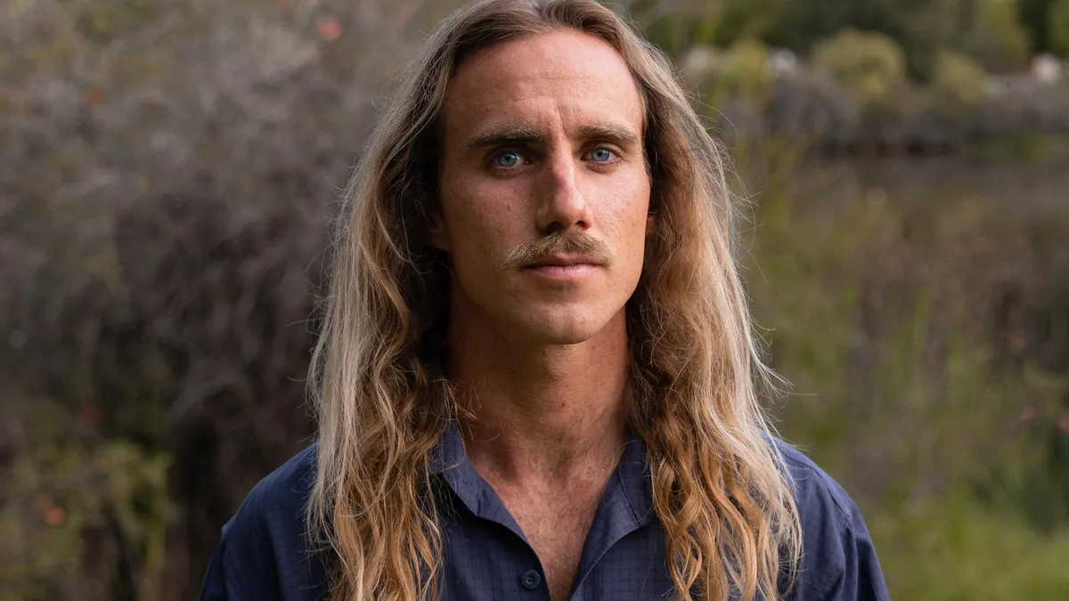 Blissful Folk Music FFO Hollow Coves. - Michael Dunstan: Walk The Streets On Sunrise