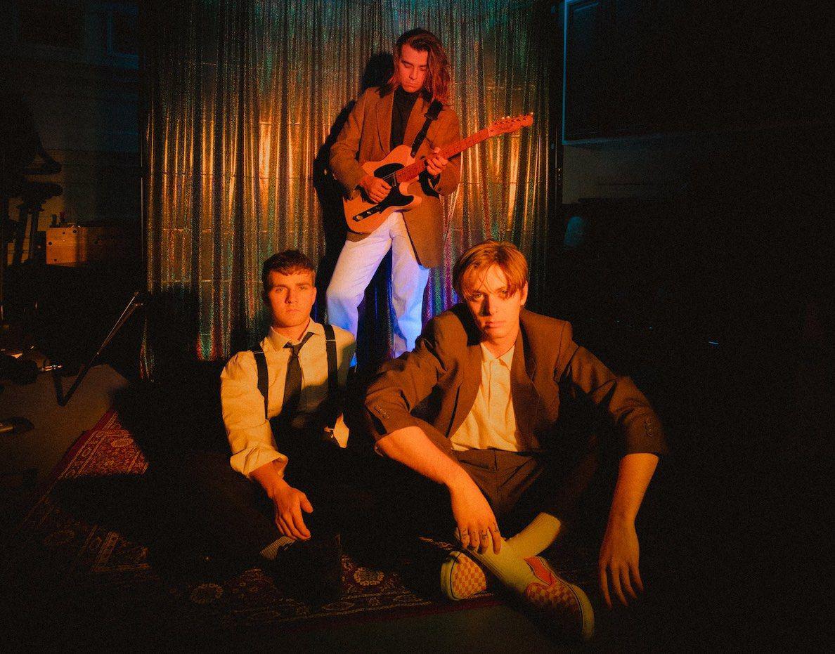 Melodic Electro Pop from Los Angeles. - Moontower: Rerun