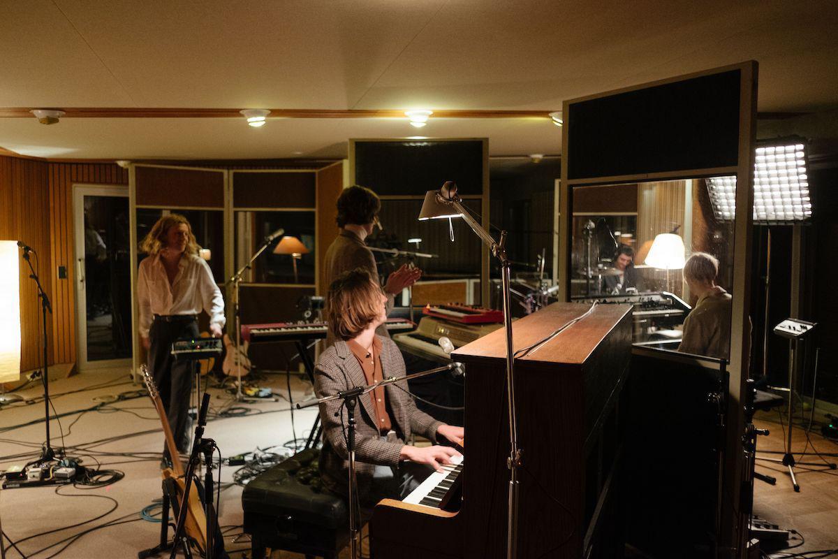 Upbeat Indie Pop from Berlin. - Parcels: Live From Hansa Studios, Berlin (Vol. 1) [Music Video]