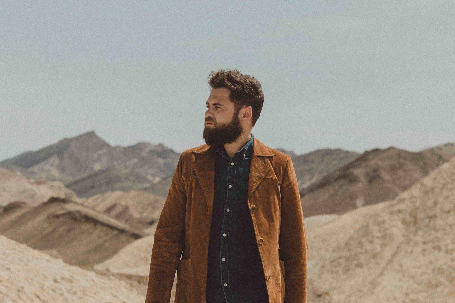 UK Folk-Pop Hitmaker. - Passenger: Heart To Love (Music Video)