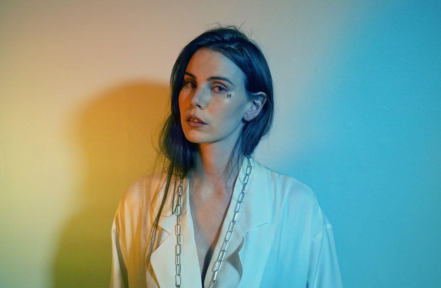 Stunning Folk Pop from a Village in Sweden. - Skott: Darling