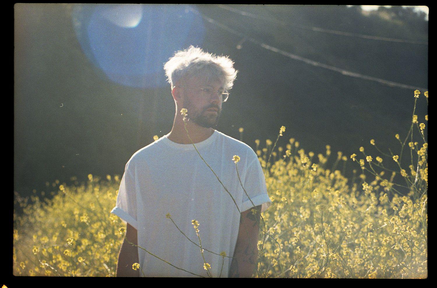 Upbeat Indie Pop. - Virginia To Vegas: Just Friends
