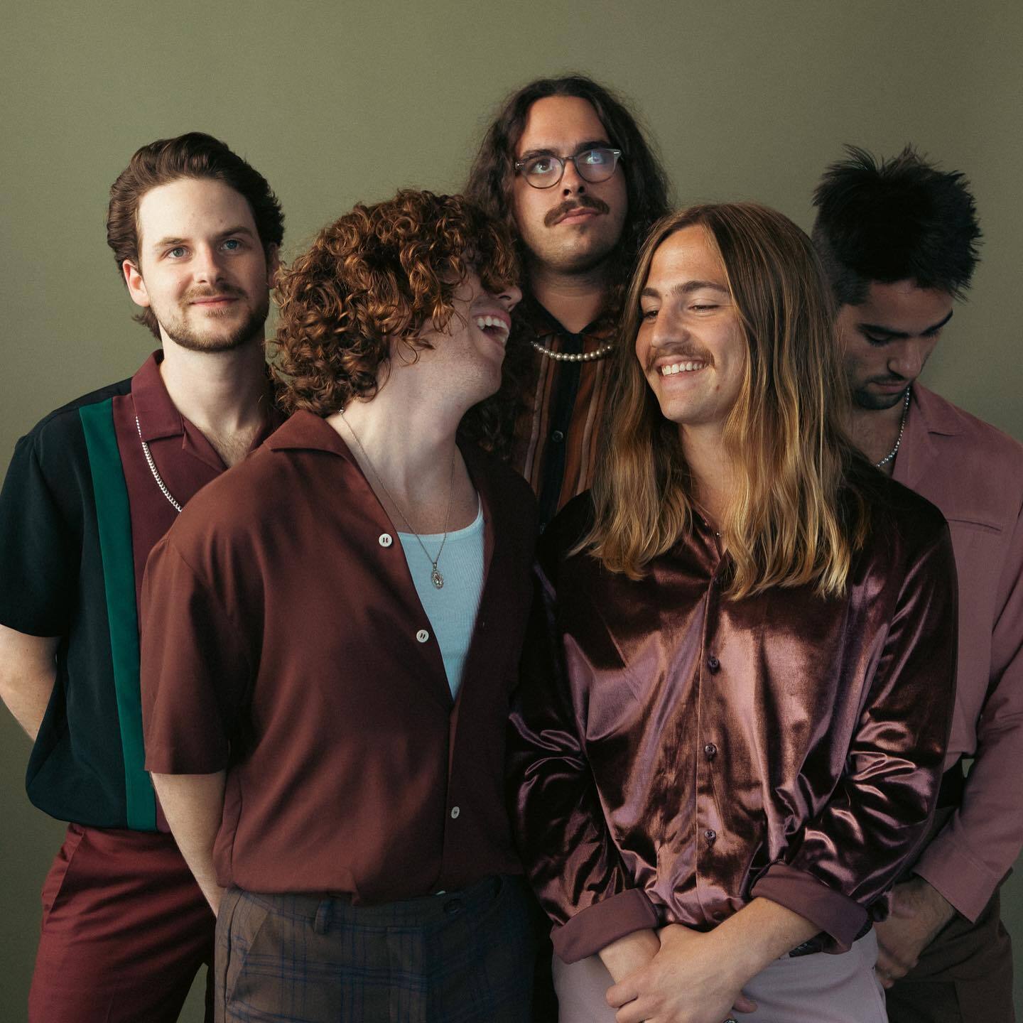 Upbeat Soul from Los Angeles. - The Never Ending Fall: Like She Does